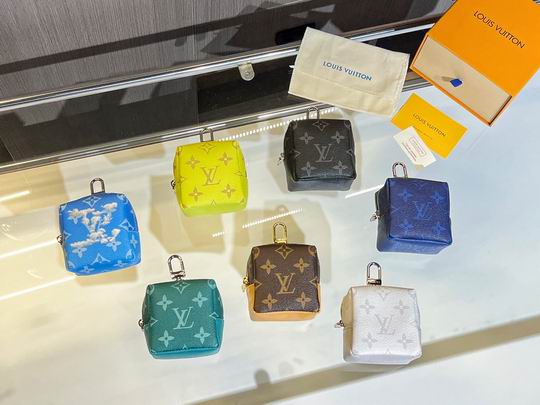 LV keyring 03lyh72
